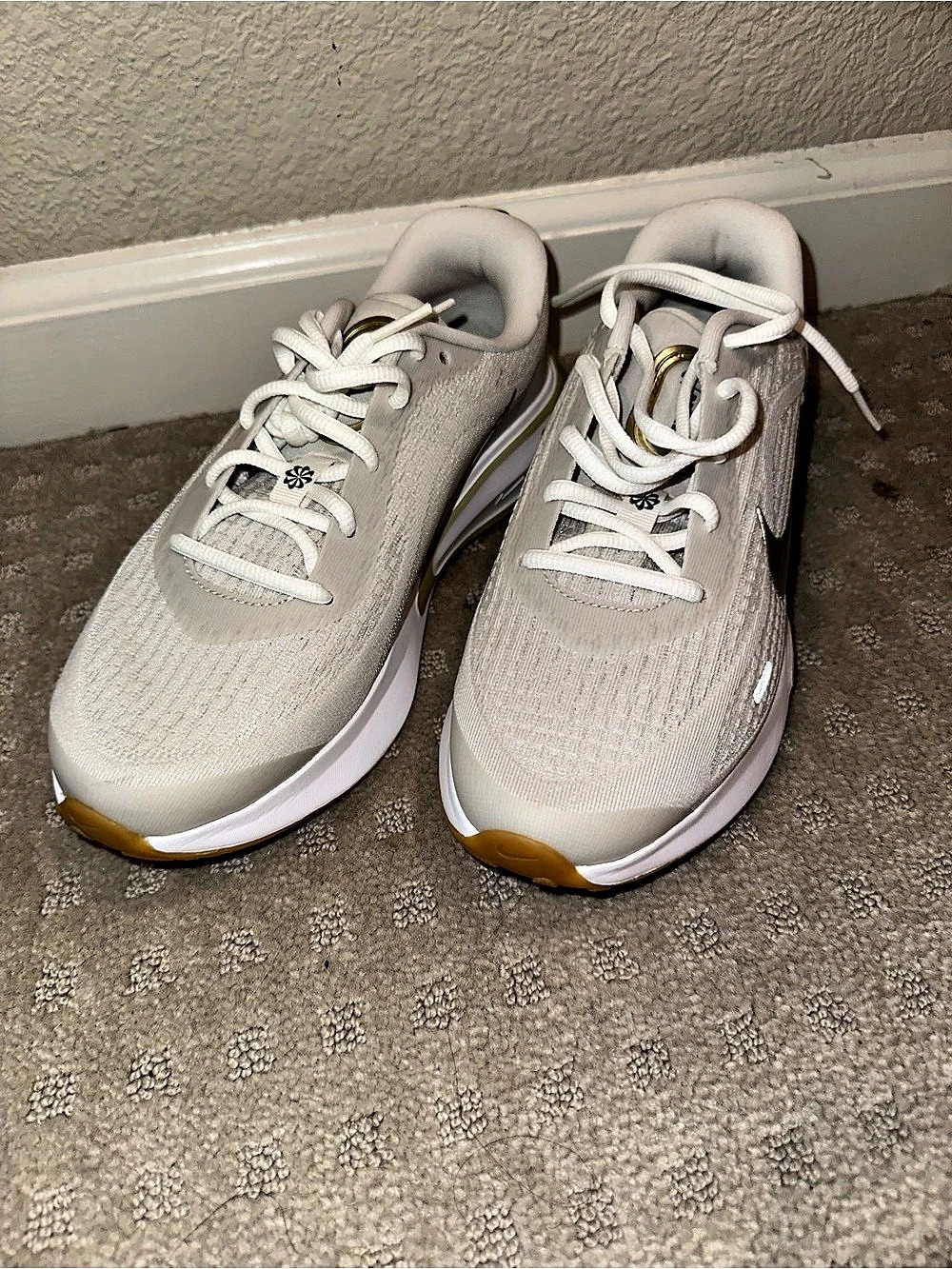Nike Journey Run Phantom Gold Gum Athletic Shoes White & Gold Women's US 8
